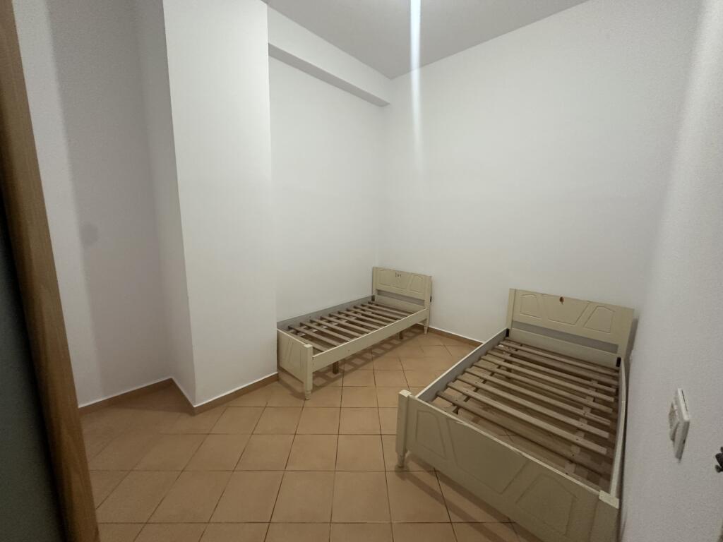 Apartament 2+1 për qira tek kthesa e Kamzës.
