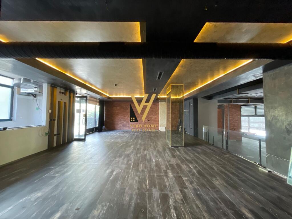 SHITET AMBIENT KOMERCIAL 440 M2 TE 21 DHJETORI