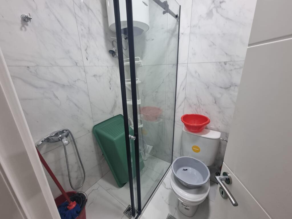 Një apartament jepet me qira 2+1 tek Globe