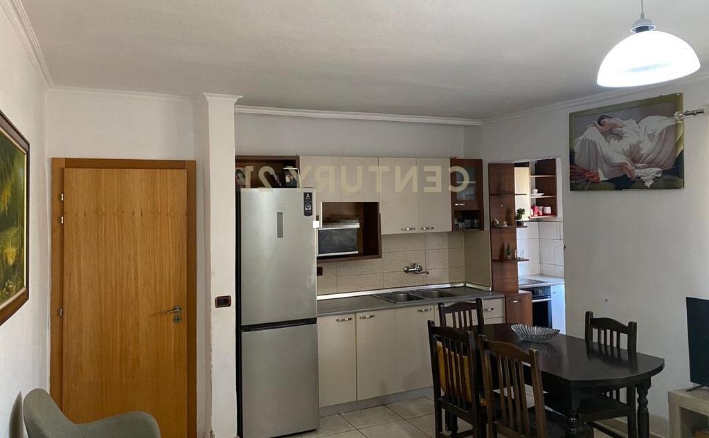 Apartament për shitje 1+1 në Ali Dem, Pranë Burgut të Grave