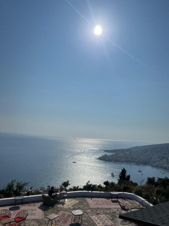 Hotel Luksoz për shitje në Sarandë