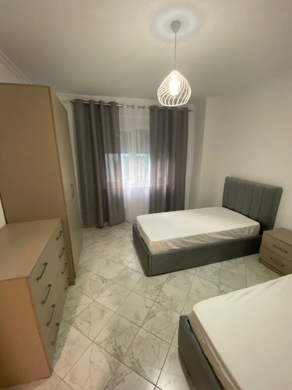 Apartament 2+1 me qira tek Liqeni i thate