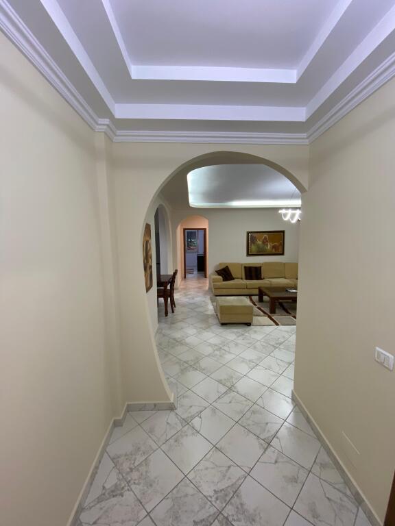 Apartament 2+1 me qira tek Liqeni i thate