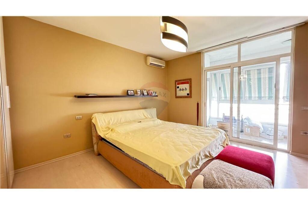 Apartament 2+1 për qira tek Komuna e Parisit!