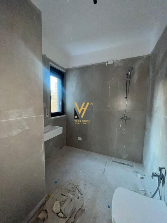 UFFICIO 76 M2 IN AFFITTO PRESSO KOMUNA E PARISIT