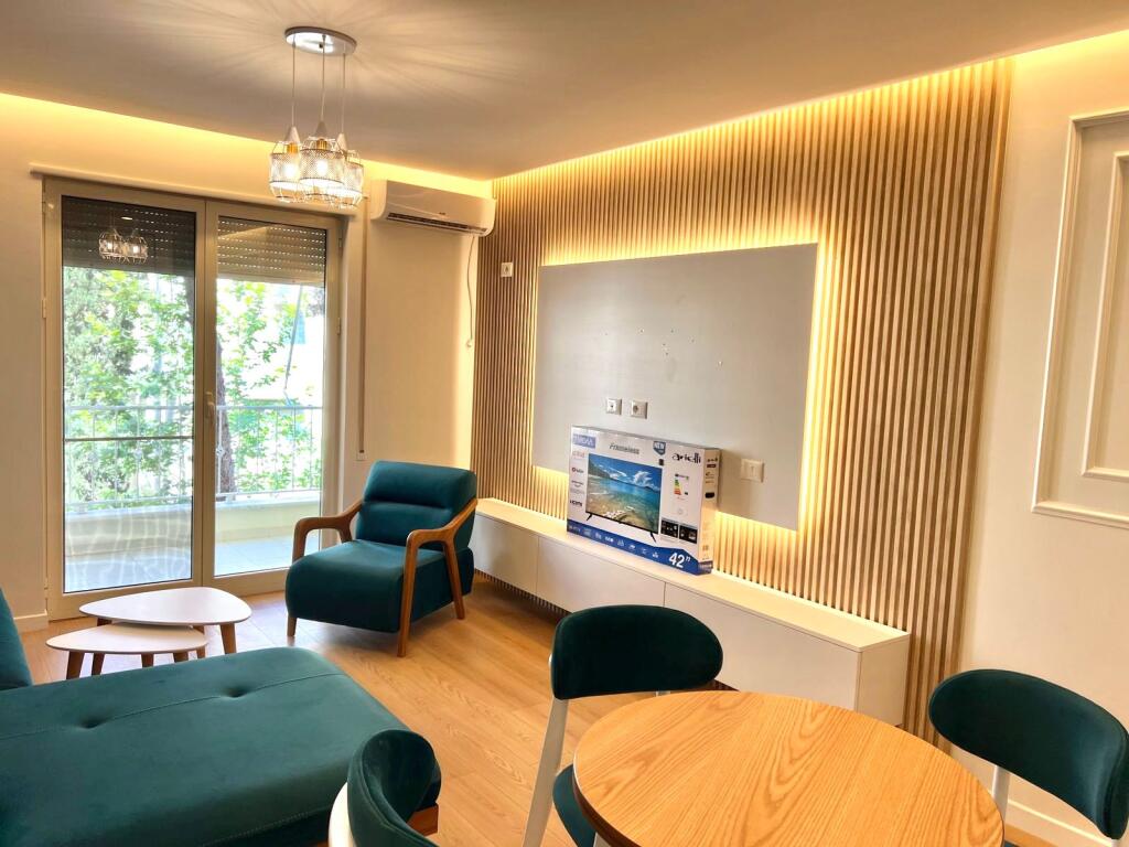 Apartament Modern Golem/ Kompleksi Freskia 2+1+2Wc 100 m larg detit