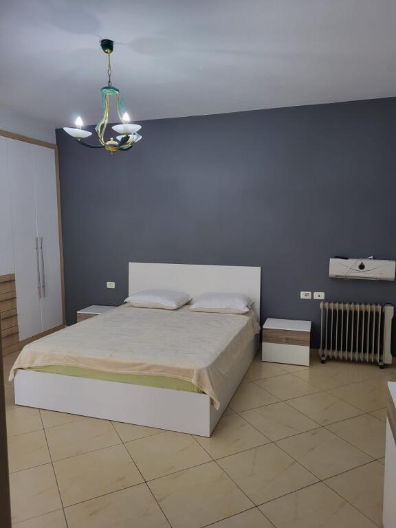 For rent 2+1+1 balcony Selite e Vjetet street near the mosque of the botanical garden
