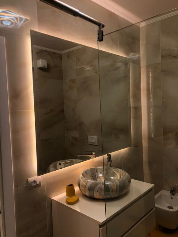 Apartament 2+1 me qira tek Rruga e Kosovareve