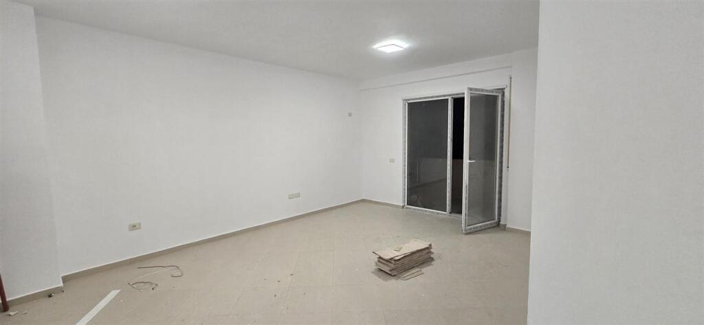 In vendita appartamento 1+1 a Fresk, via Ramazan Gazheri, edifici di Tom Doshit