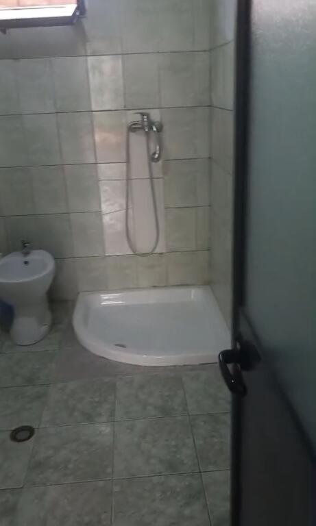 Jepet apartament 1+1 ne kate vile.