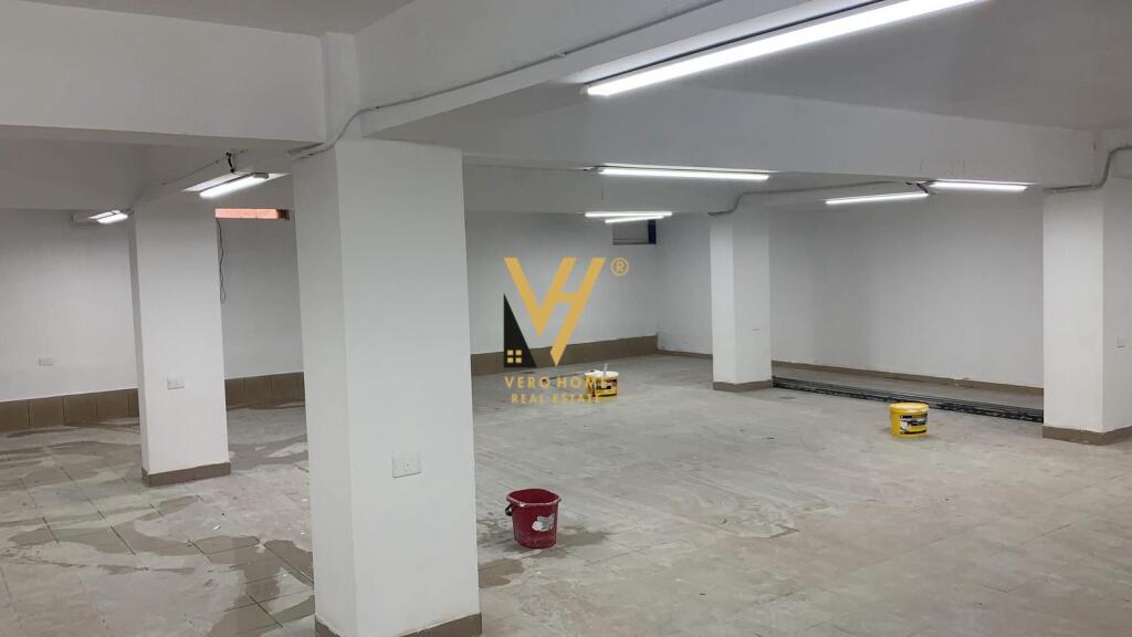 AFFITTASI SPAZIO DI 270M2 IN VIA ABDYL FRASHERI.