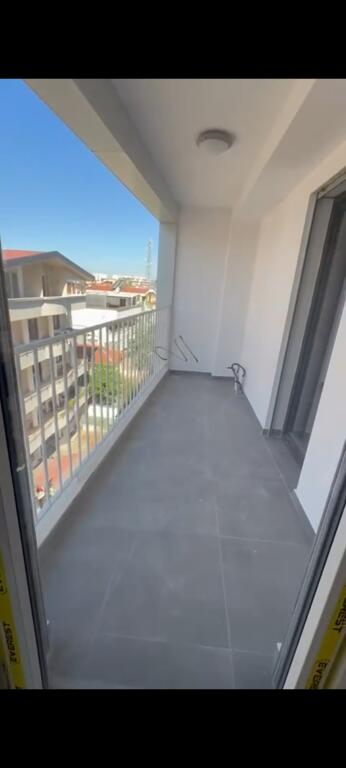 Jepet me qera apartament 1+1 bosh ne Xhamllik.