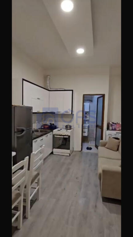 Apartament 1+1 për qira në Rrugën e Barrikadave