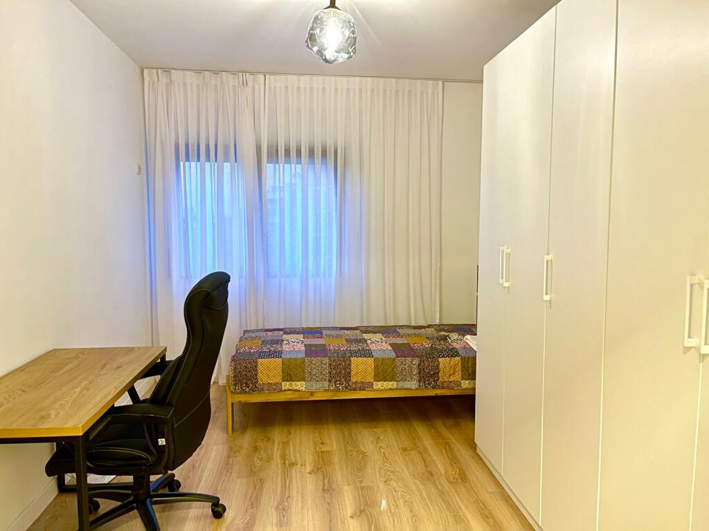 In the area of the Botanical Garden, near Bar Enzo, a 2+1+2+Storage apartment is for rent, furnished.