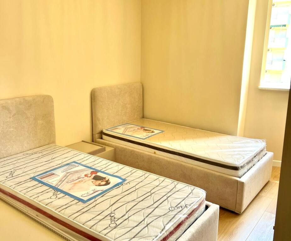 Apartament Modern Golem/ Kompleksi Freskia 2+1+2Wc 100 m larg detit