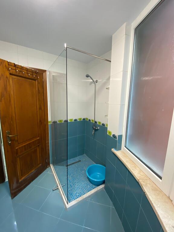 Apartament 2+1 me qira tek Liqeni i thate
