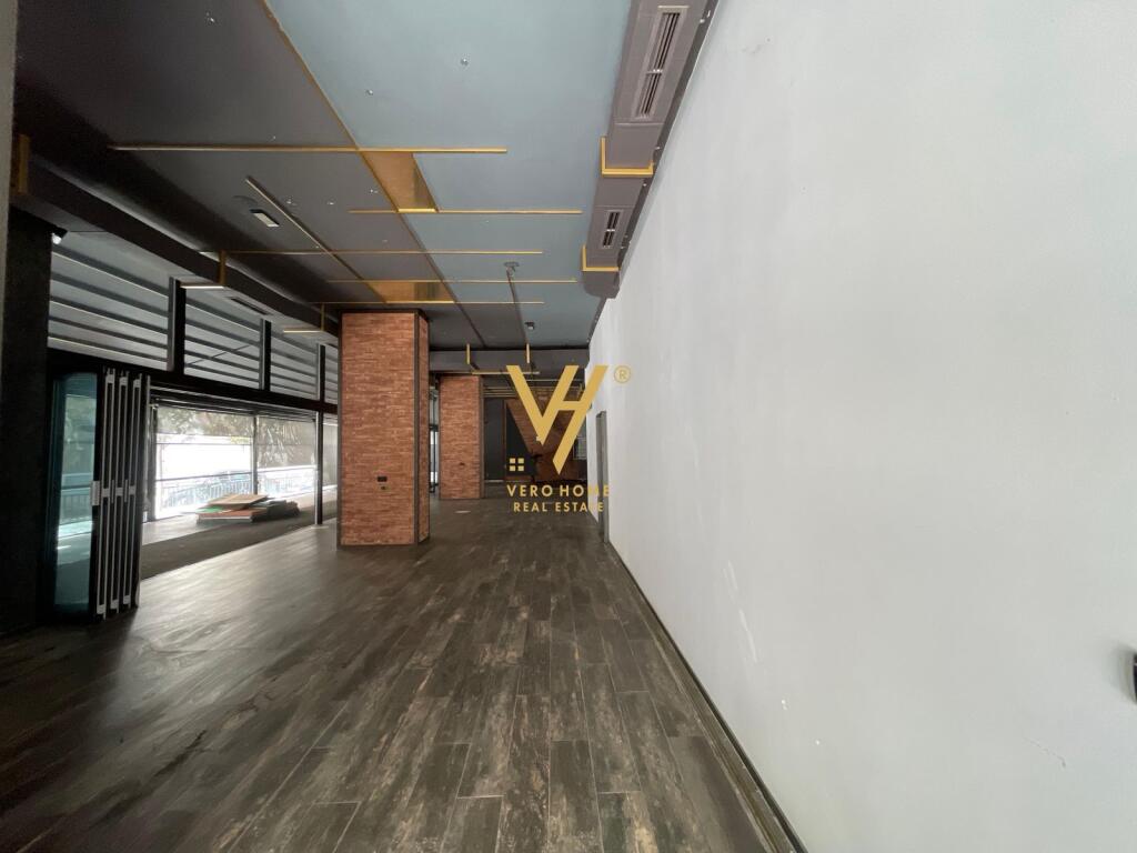 SHITET AMBIENT KOMERCIAL 440 M2 TE 21 DHJETORI