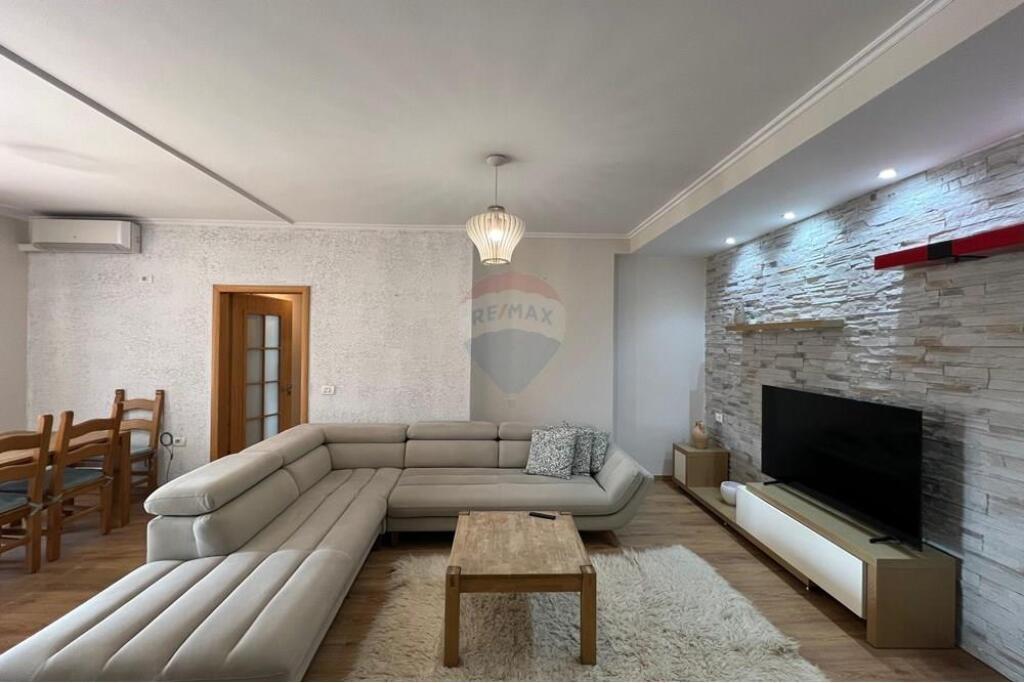 Apartament 2+1, Pallati me Shigjeta