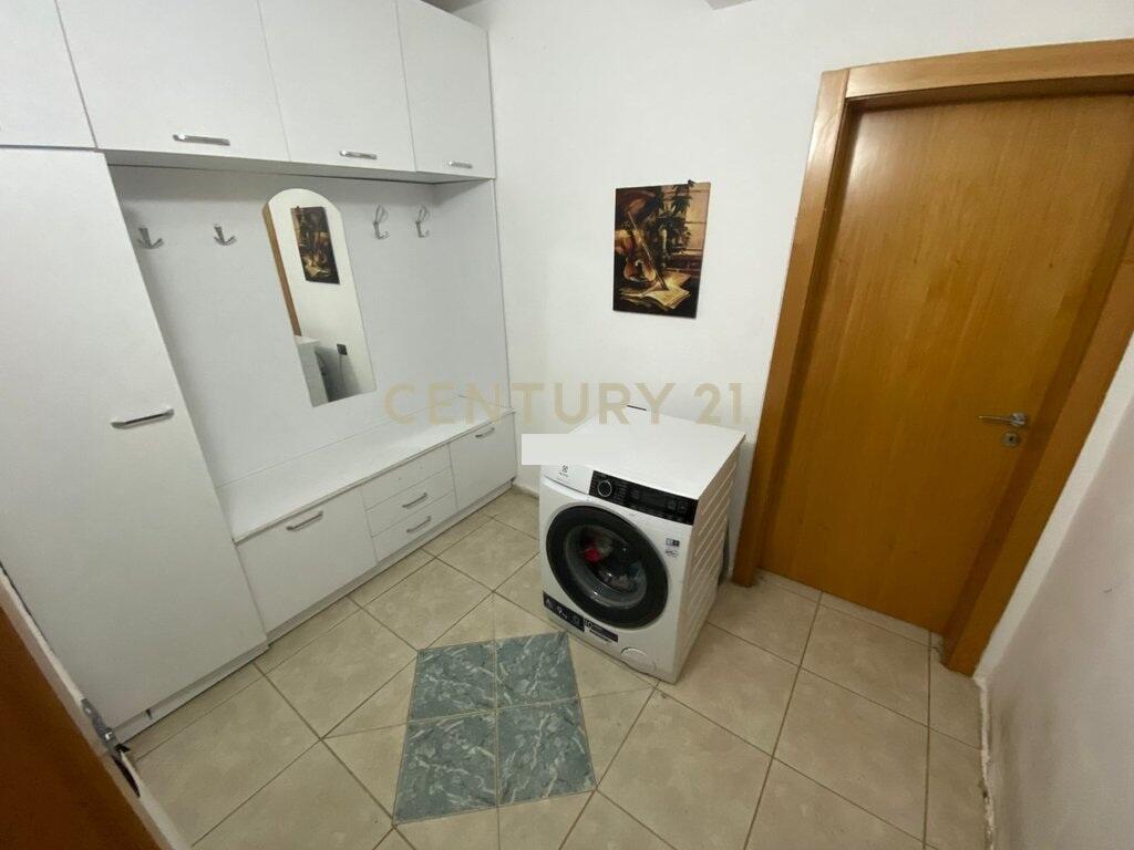 Shitet apartament 1+1 ne Ali Dem, Tek Burgu Grave.