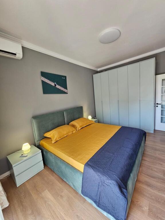 Apartament luksoz me qera 1+1 pazari i ri