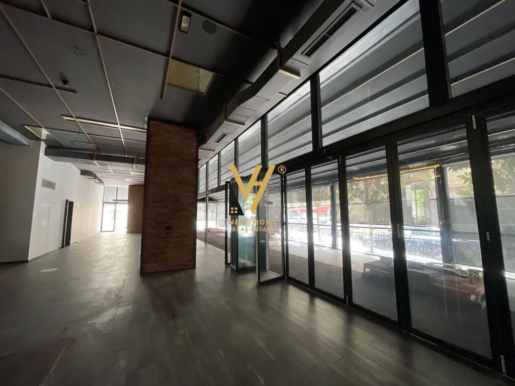 SHITET AMBIENT KOMERCIAL 440 M2 TE 21 DHJETORI