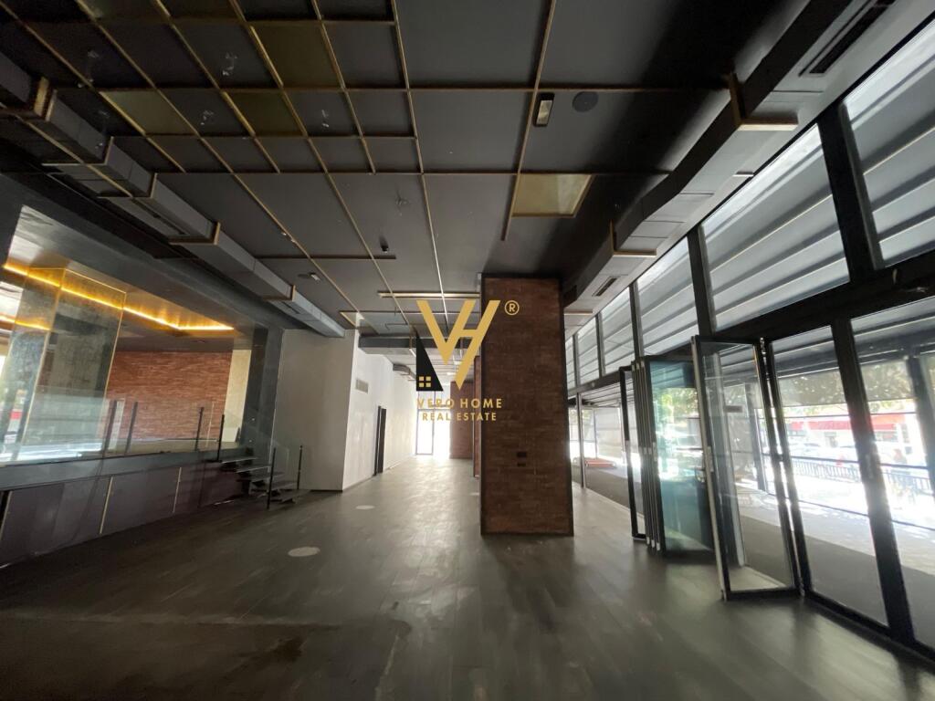 SHITET AMBIENT KOMERCIAL 440 M2 TE 21 DHJETORI