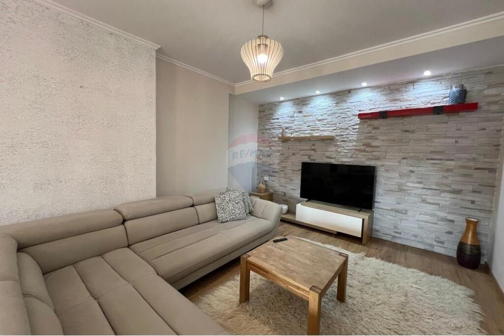 Apartament 2+1, Pallati me Shigjeta