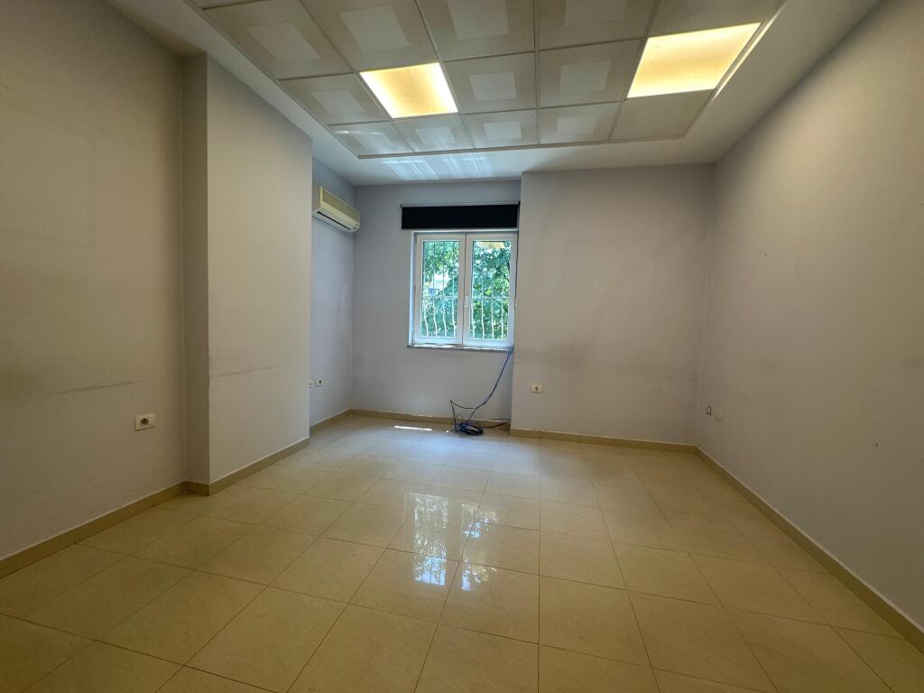In Affitto - Spazio Ufficio | Centro, di fronte a Toptani