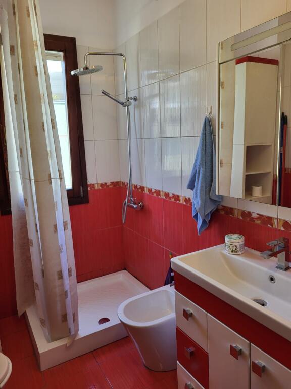For rent 2+1+1 balcony Selite e Vjetet street near the mosque of the botanical garden