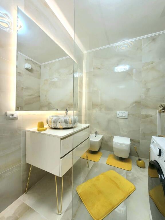 Apartament 2+1 me qira tek Rruga e Kosovareve