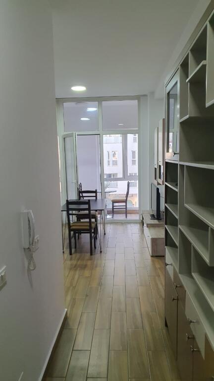 🏢Komuna e Parisit, Kompleksi Kika 2, jepet me qera apartament, 1+1, i mobiluar.