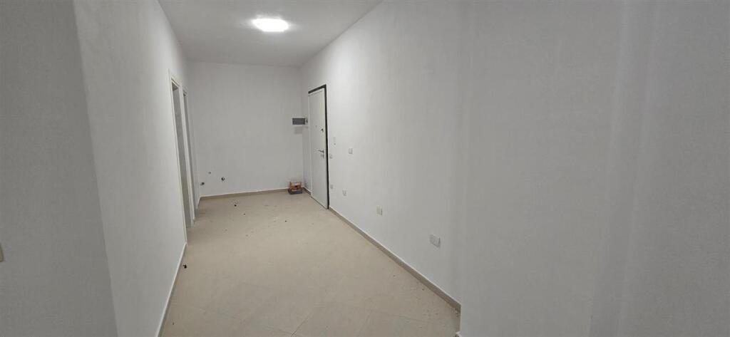 In vendita appartamento 1+1 a Fresk, via Ramazan Gazheri, edifici di Tom Doshit