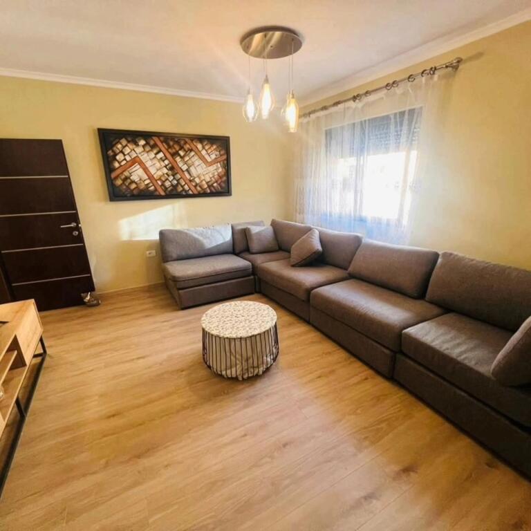 Apartament 2+1 pranë Rrugës së Kosovareve