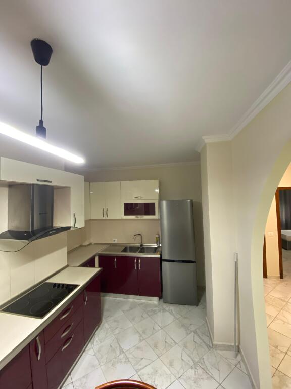 Apartament 2+1 me qira tek Liqeni i thate