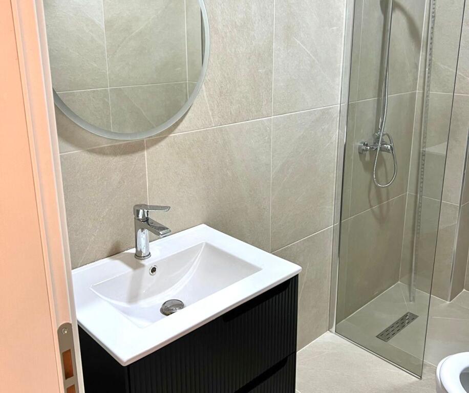 Apartament Modern Golem/ Kompleksi Freskia 2+1+2Wc 100 m larg detit