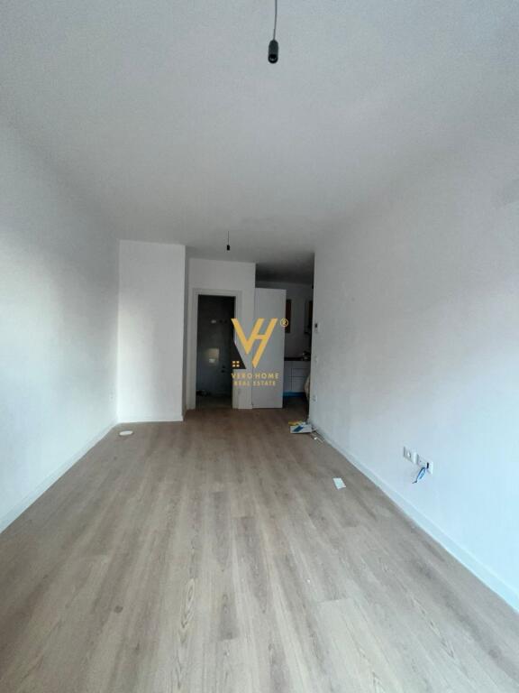 UFFICIO 76 M2 IN AFFITTO PRESSO KOMUNA E PARISIT