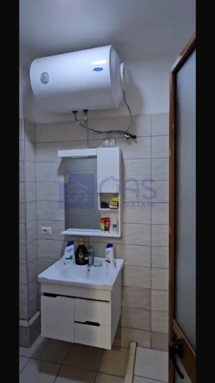 Apartament 1+1 për qira në Rrugën e Barrikadave