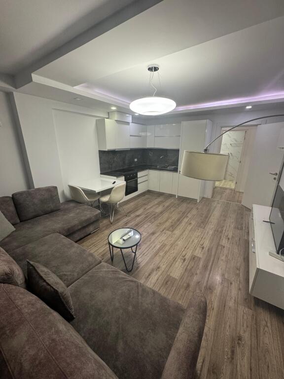 Shitet apartament 1+1 ne Bllok prane LSI