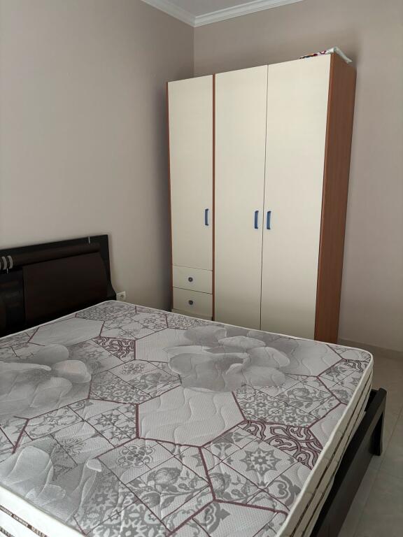 1+1, arredato a Shkoze, prezzo 250 mila lek