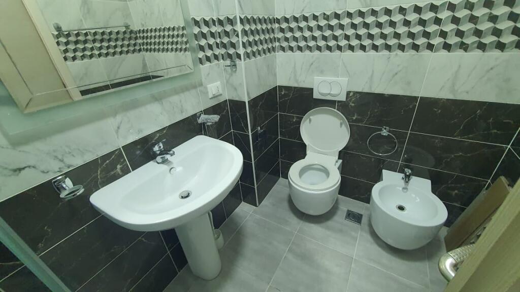🏢Komuna e Parisit, Kompleksi Kika 2, jepet me qera apartament, 1+1, i mobiluar.
