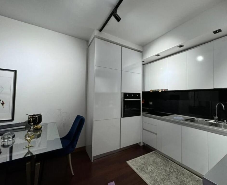 Shitet apartament 2+1 tek Kopshti Botanik!