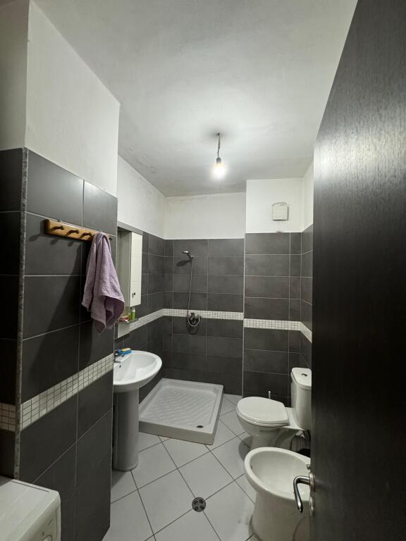 Qera, apartament 2+1, Yzberisht