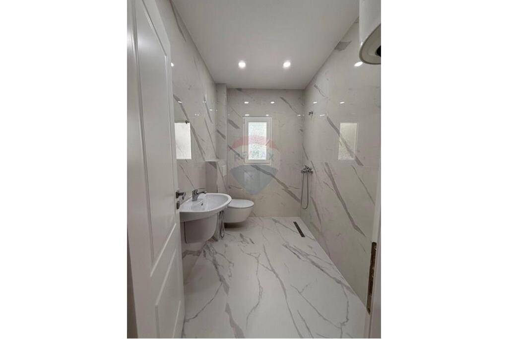 OFFICE FOR RENT NEAR THE FORMER DIPLOMAT HOTEL!