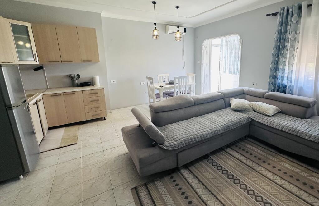 Jepet Me Qera Apartament 2+1+1 Ballkon