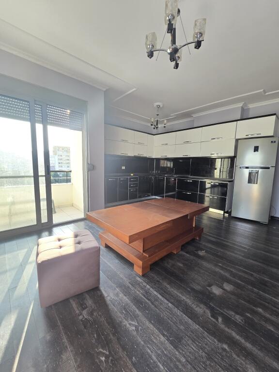 APARTAMENT 2+1 ME QERA STADIUMI DURRES