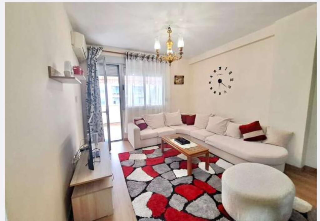 Rruga Kavajes Apartament me qera 2+1
