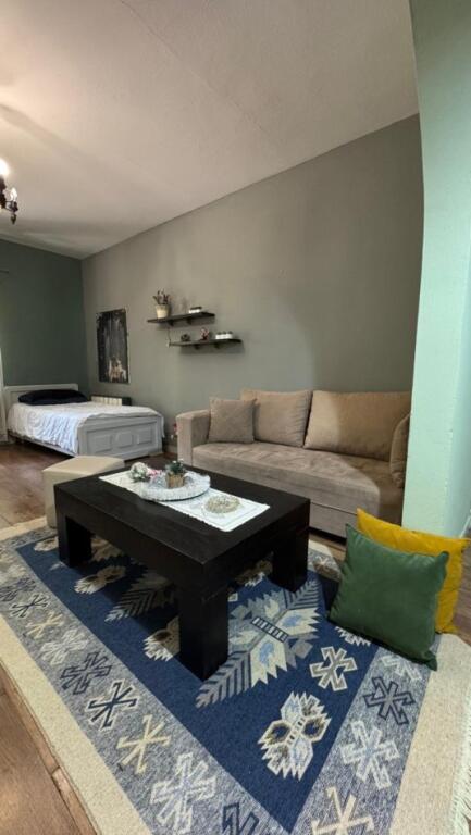 Apartament 1+1+1 për Qira me Vend Parkimi