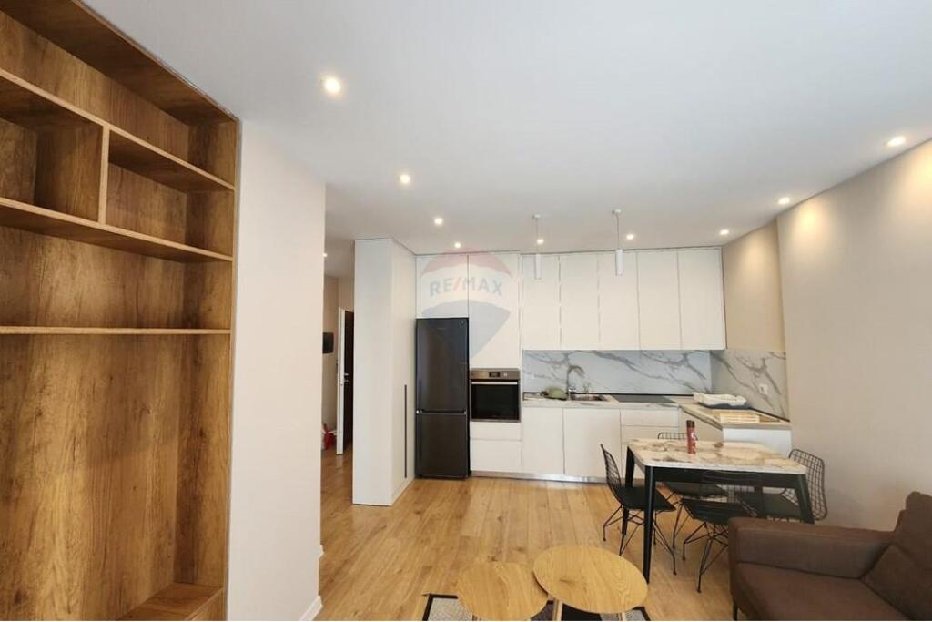 Apartament 1+1 për qira pranë Shkollës së Baletit!