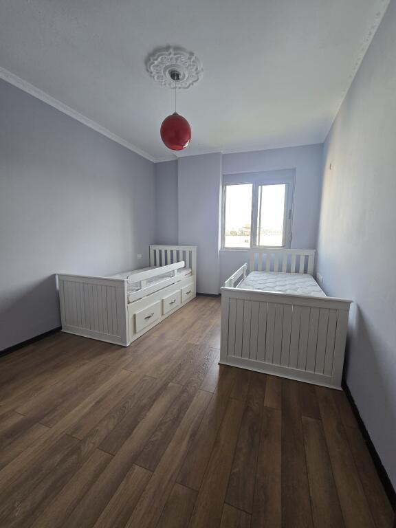 APARTAMENT 2+1 ME QERA STADIUMI DURRES