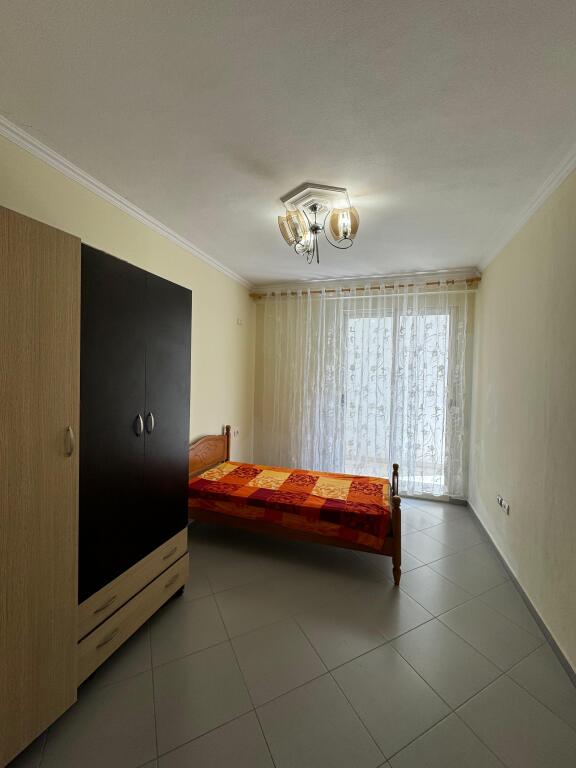 Qera, apartament 2+1, Yzberisht